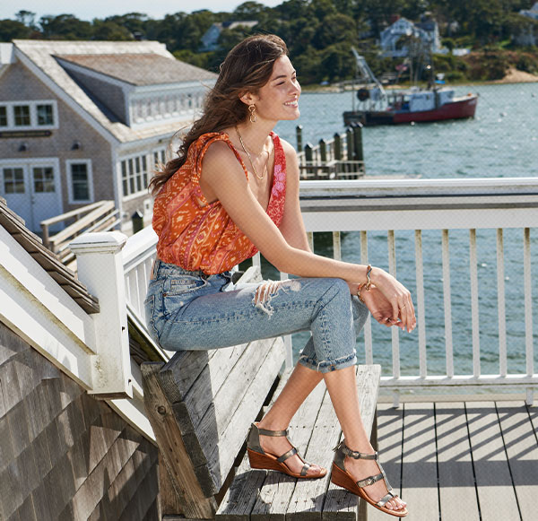 A woman wearing the Gaige sandals in brown.